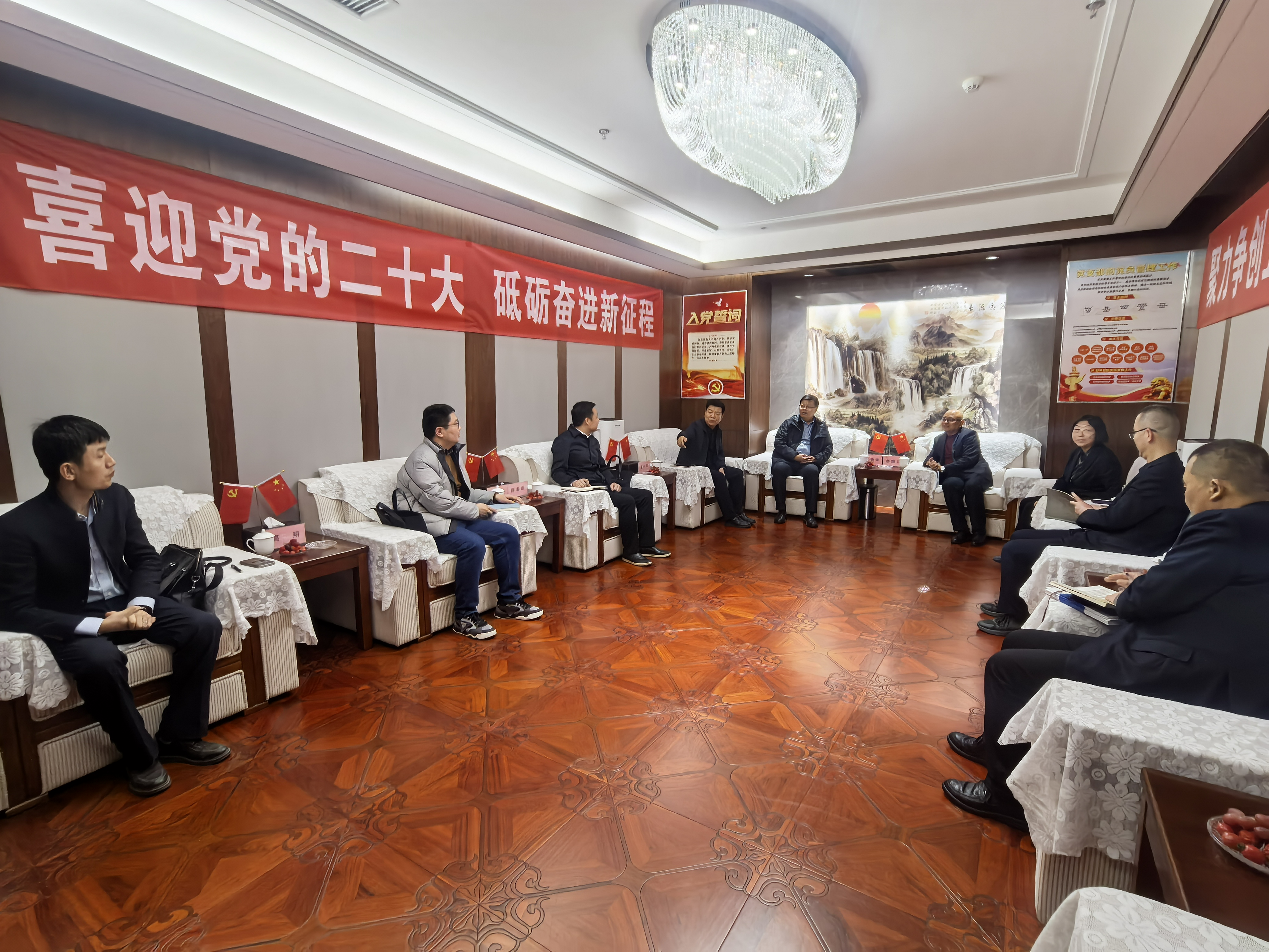 陜西工商職業學院校領導調研華原控股集團